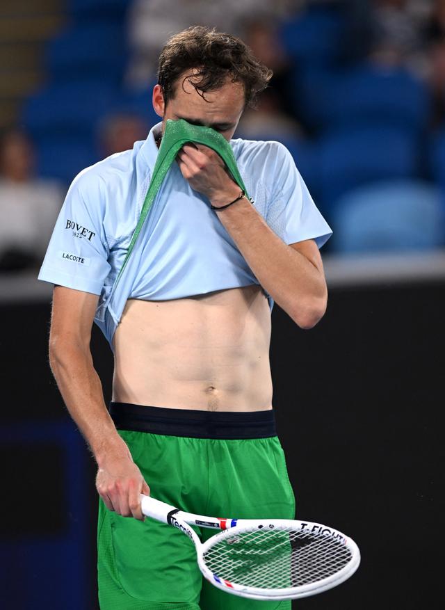 美国网球队碾压法国网球队，梅德韦杰夫统治全场