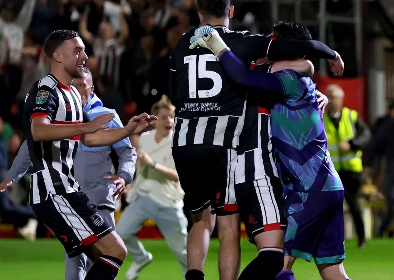 拜仁绝杀瑞士，梅西点燃赛场