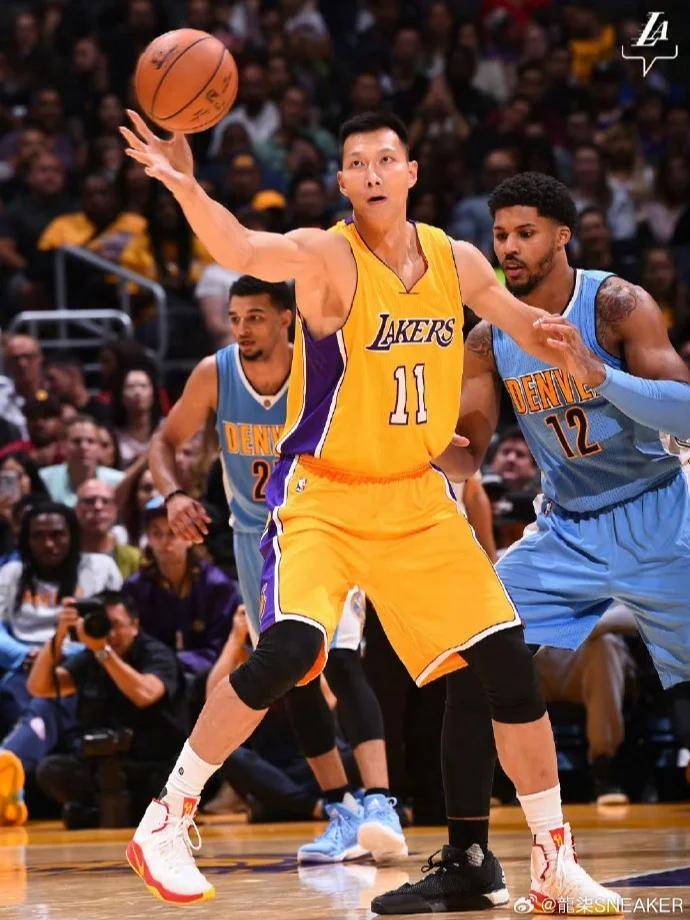 国王翻盘雄鹿，易建联高光表现