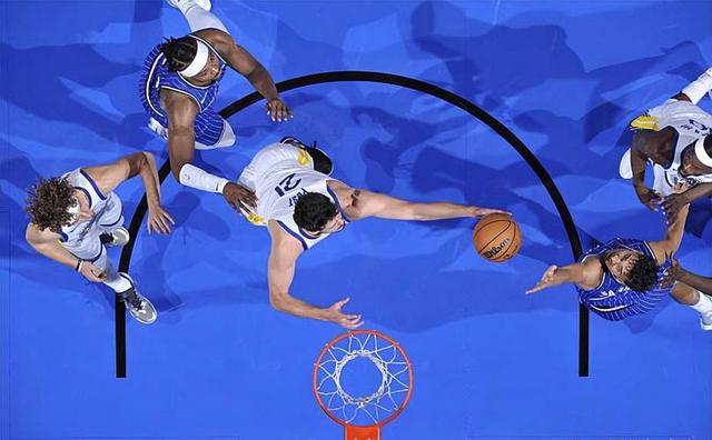 广东队险胜上海队，哈登关键制胜