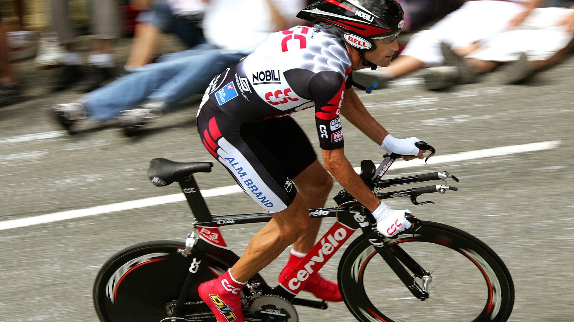 佩雷兹，从僚机到手术刀，一场超车如何切割了F1的权力猜想？