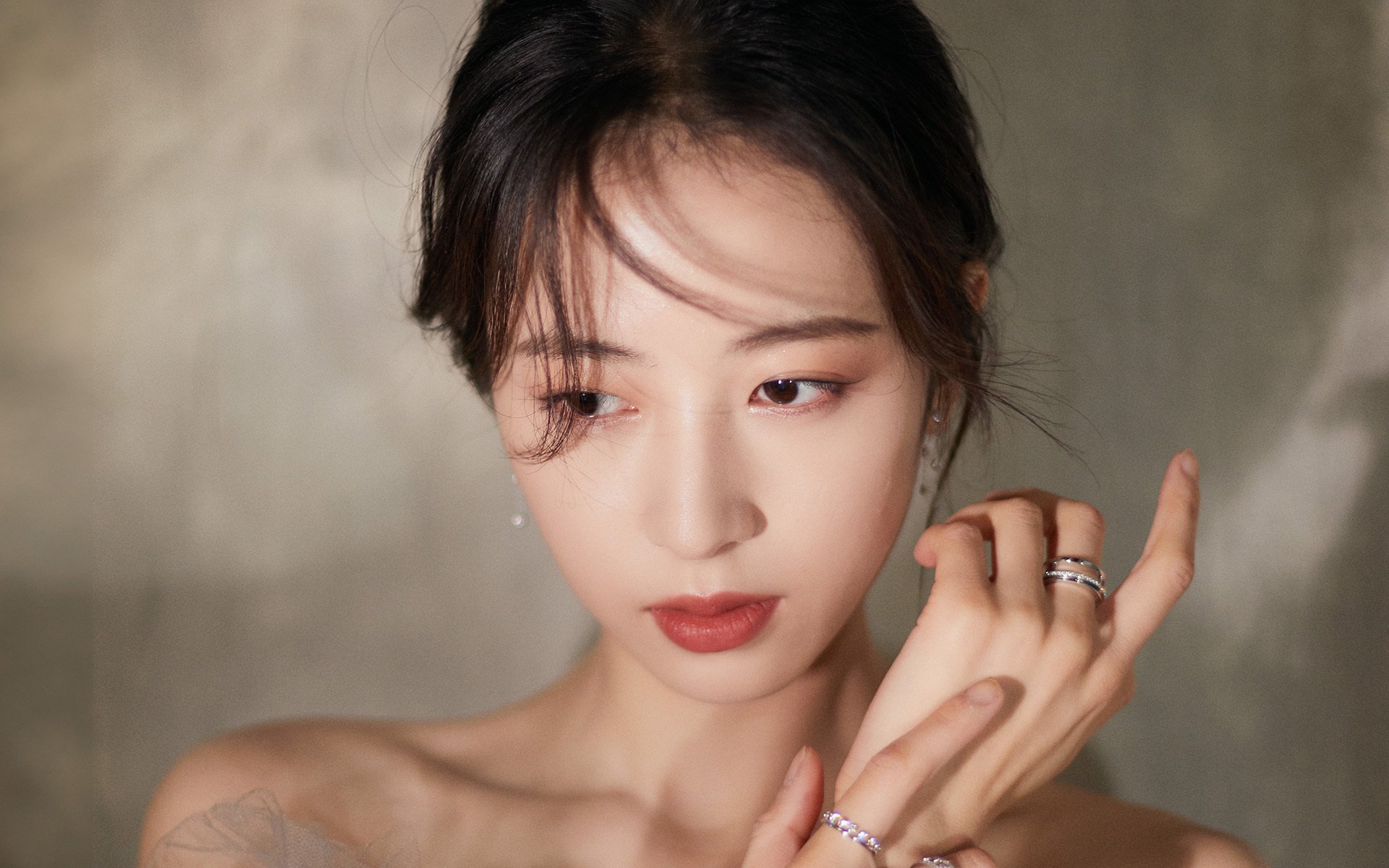 欧冠夜曼城碾压式征服里昂，奥斯梅恩闪耀全场无可争议