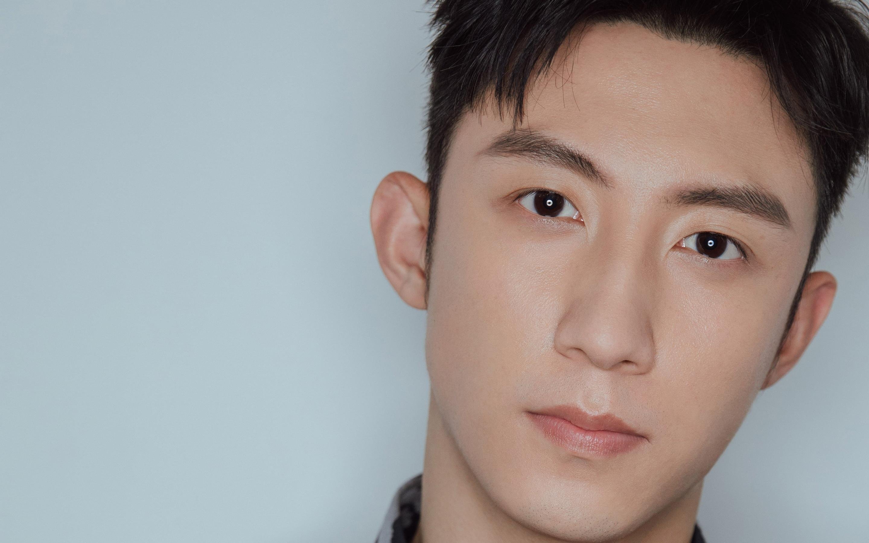 足球没有太阳，但此刻它有布克