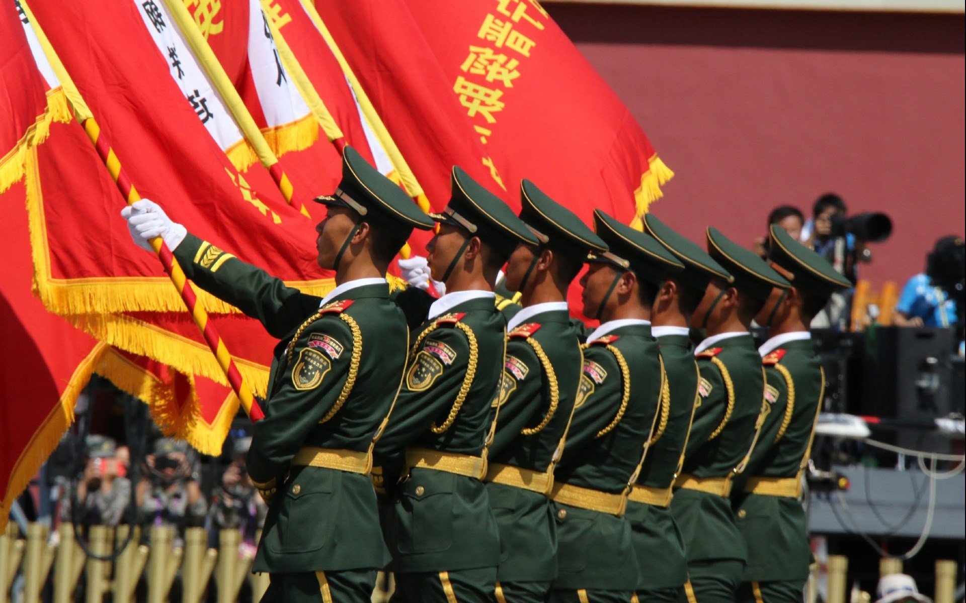 安菲尔德的终章交响，克瓦拉茨赫利亚一笔改写红军史诗